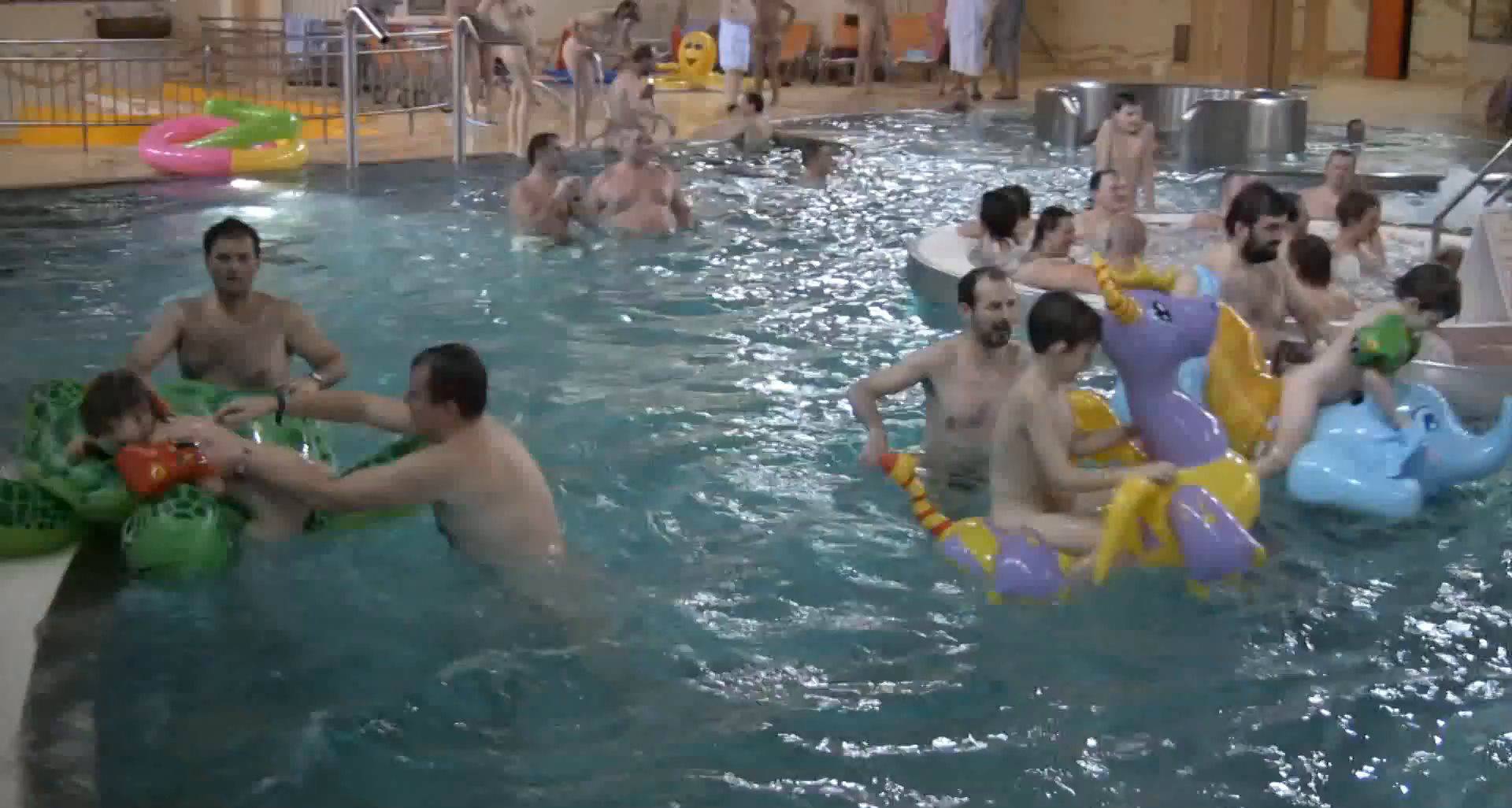 [Image: Pure-Nudism-Indoor-Water-Runners-1-2.jpg]